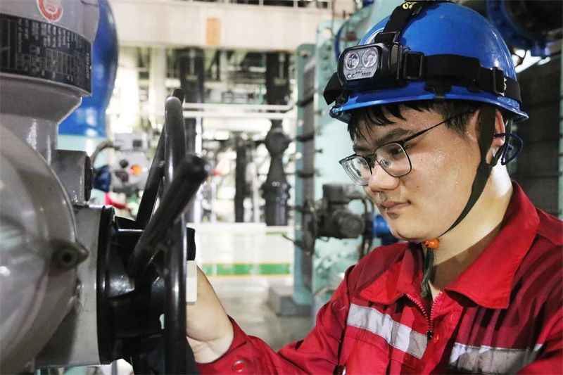 迎峰度夏|國(guó)泰、沙河公司戰(zhàn)高溫“硬核”保電