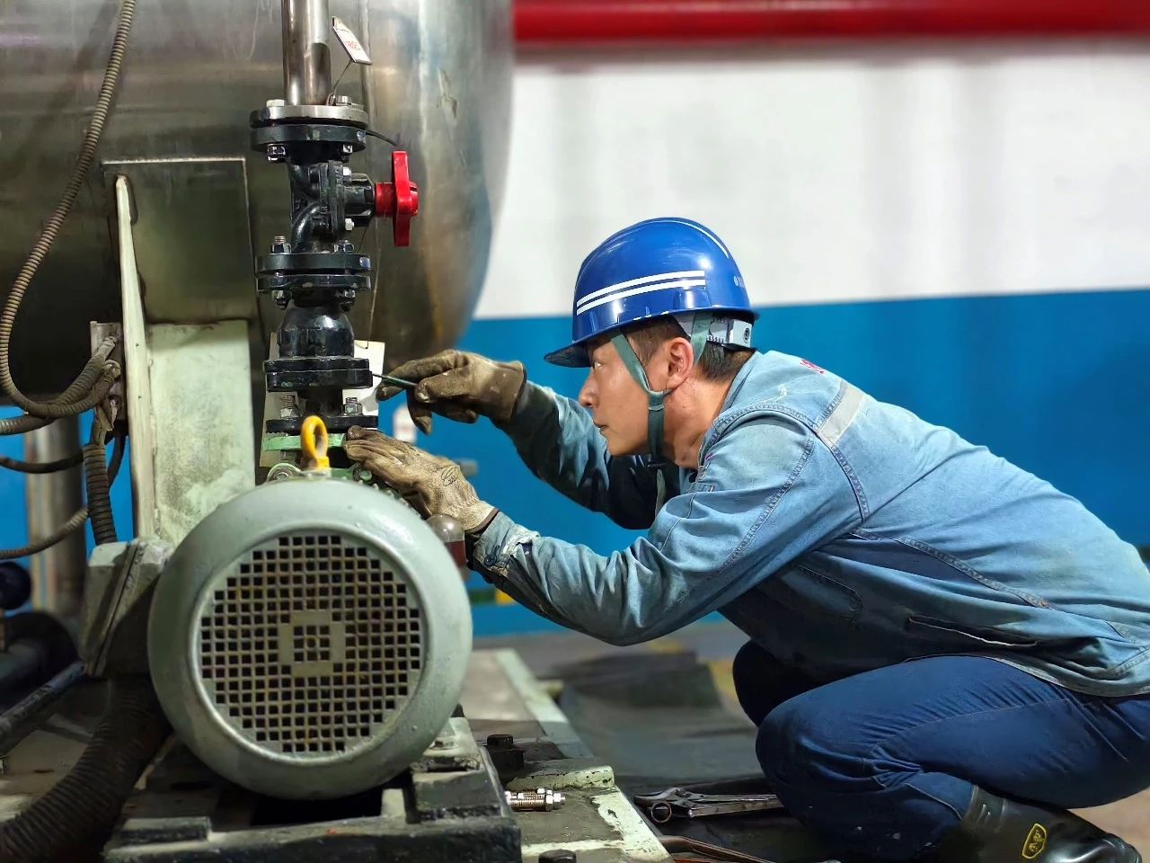 勇?lián)９┴熑危矐c祖國華誕！